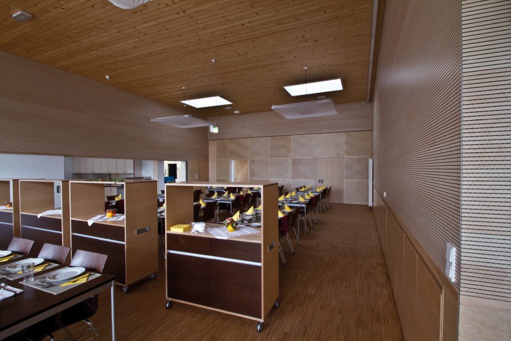 Topakustik® Wandvertäfelung in einer Kantine