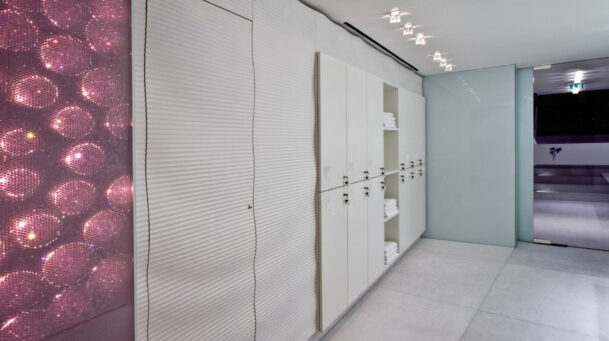WS Virtuell Iris Porschehotel 1 Spabereich vom Hotel Irisch Porsche Mondsee mit virtuell 3D-Relief Ellementen als Wandverkleidung.